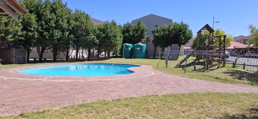 To Let 1 Bedroom Property for Rent in Oakglen Western Cape